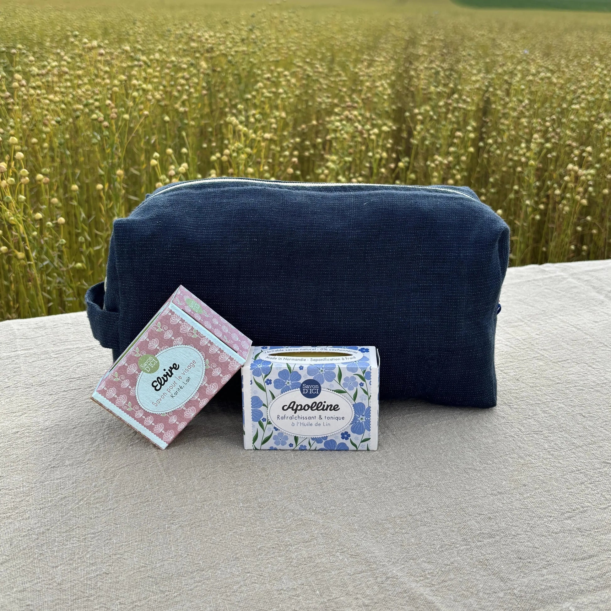 Duo Lin Normand : Trousse Bleu Marine & Savons-Lin de France